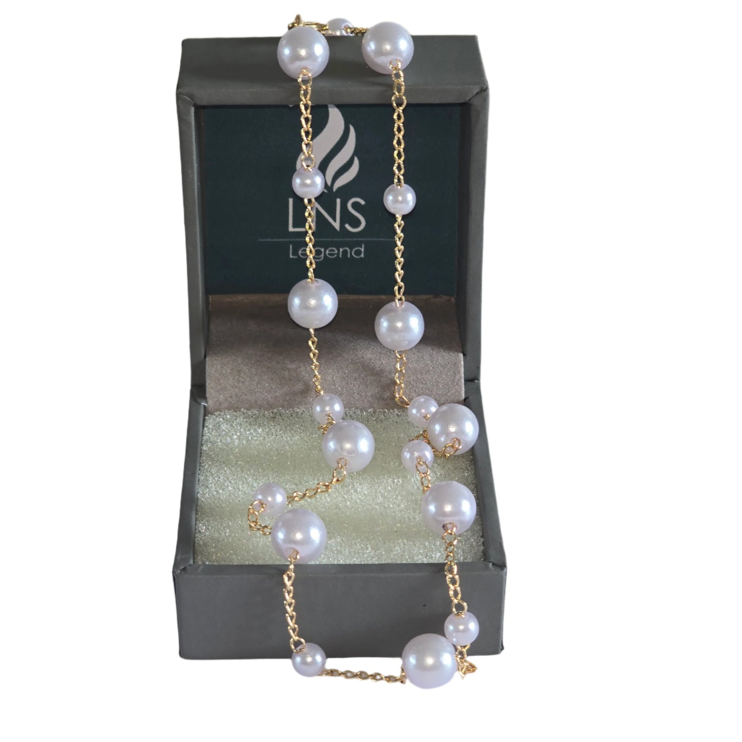 Elegant and timeless, this delicate pearl necklace adds a soft glow to your everyday look.